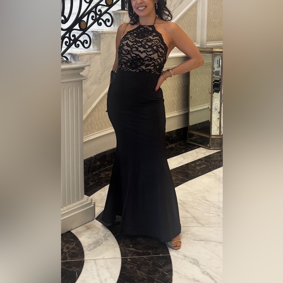 JARLO LONDON Elegant Black Lace Maxi Dress - Picture 11 of 11